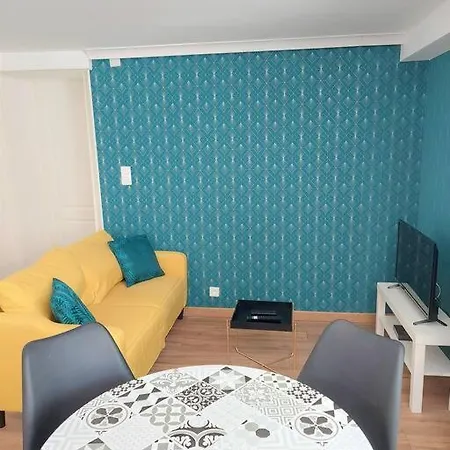 3 Centre *