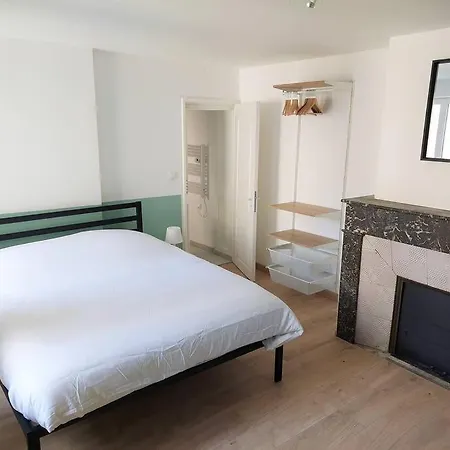 3 Centre Apartment *
